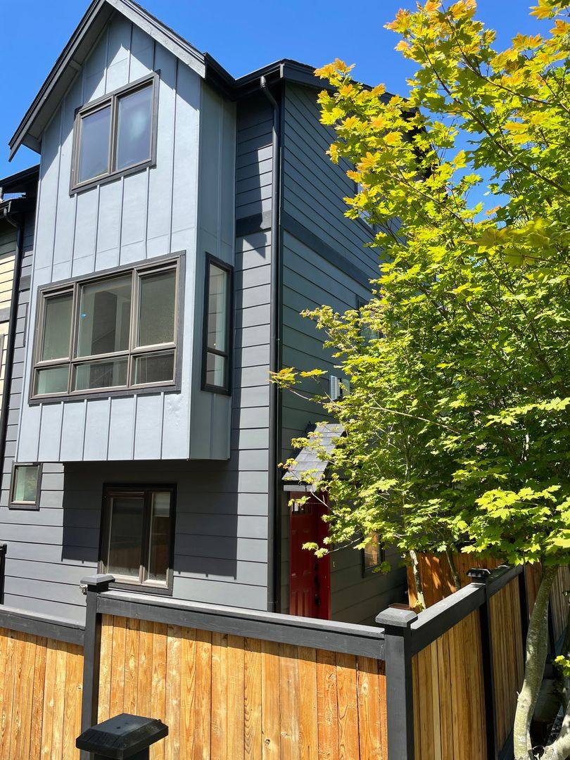 Townhouse for rent at 5947 Delridge Way SW, Seattle, WA 98106