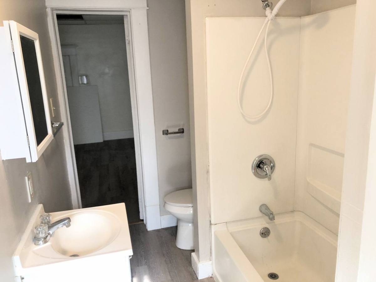 Apartment for rent at 100 W 11th Ave, Hutchinson, KS 67501