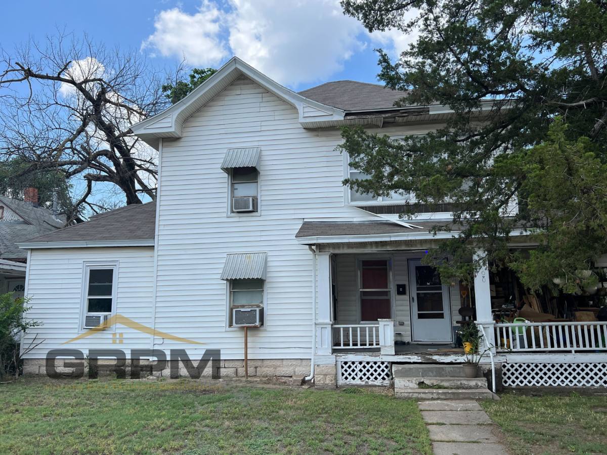 Apartment for rent at 100 W 11th Ave, Hutchinson, KS 67501