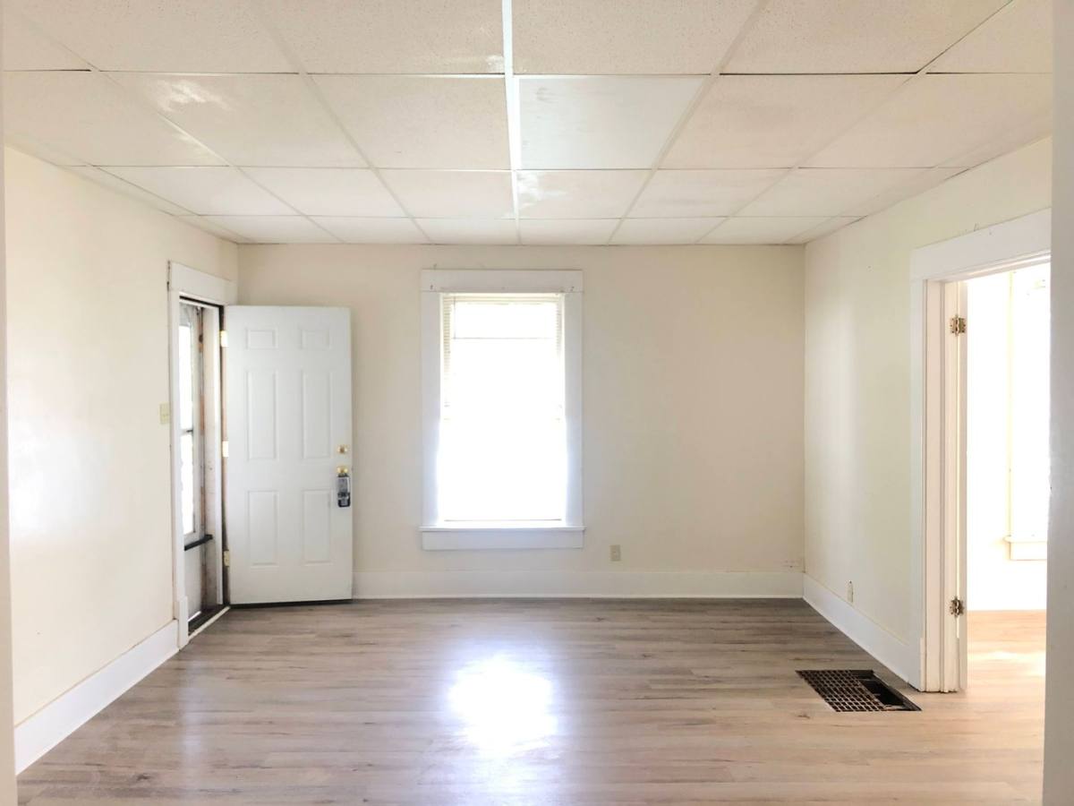 Apartment for rent at 100 W 11th Ave, Hutchinson, KS 67501