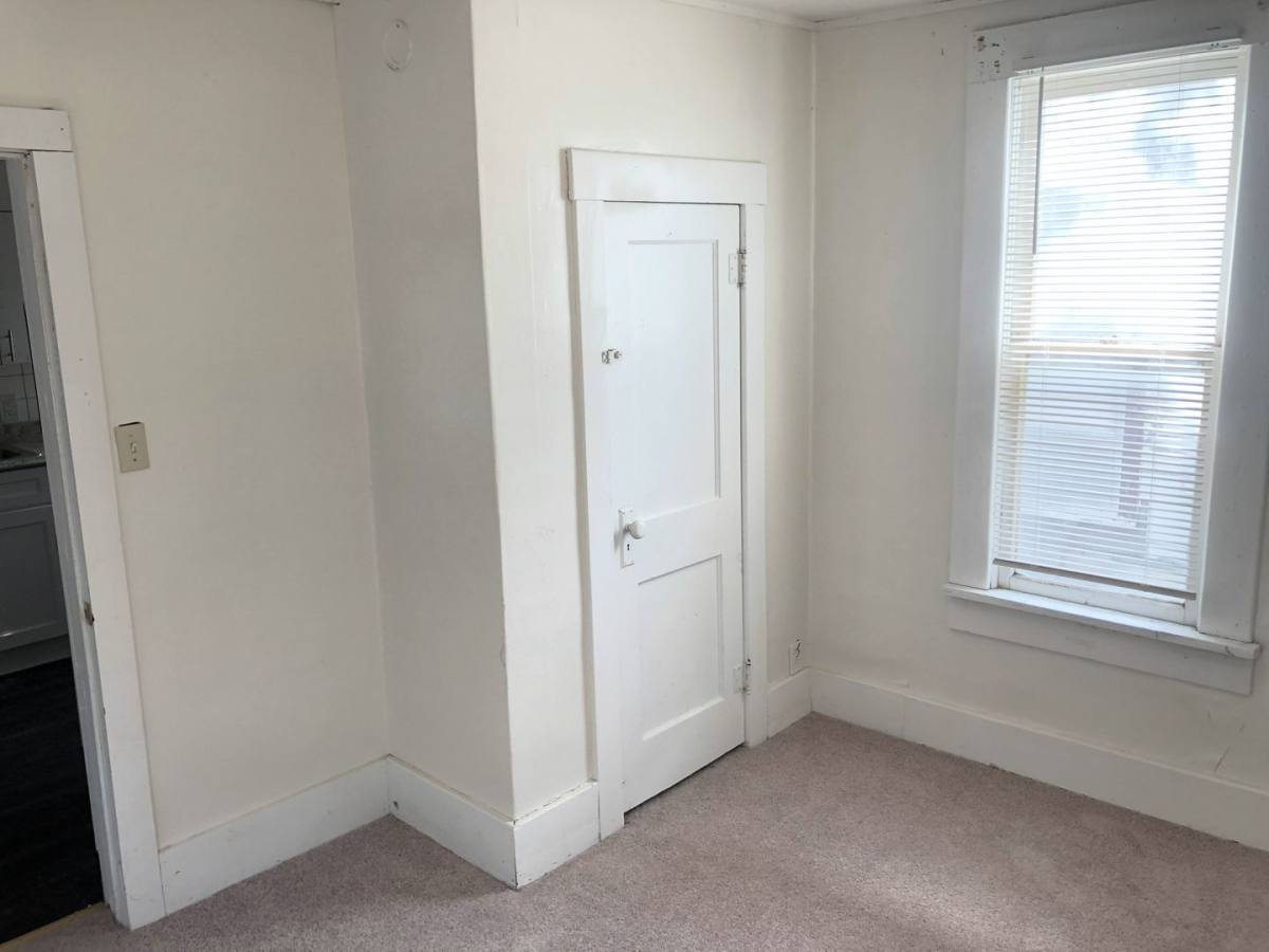 Apartment for rent at 100 W 11th Ave, Hutchinson, KS 67501