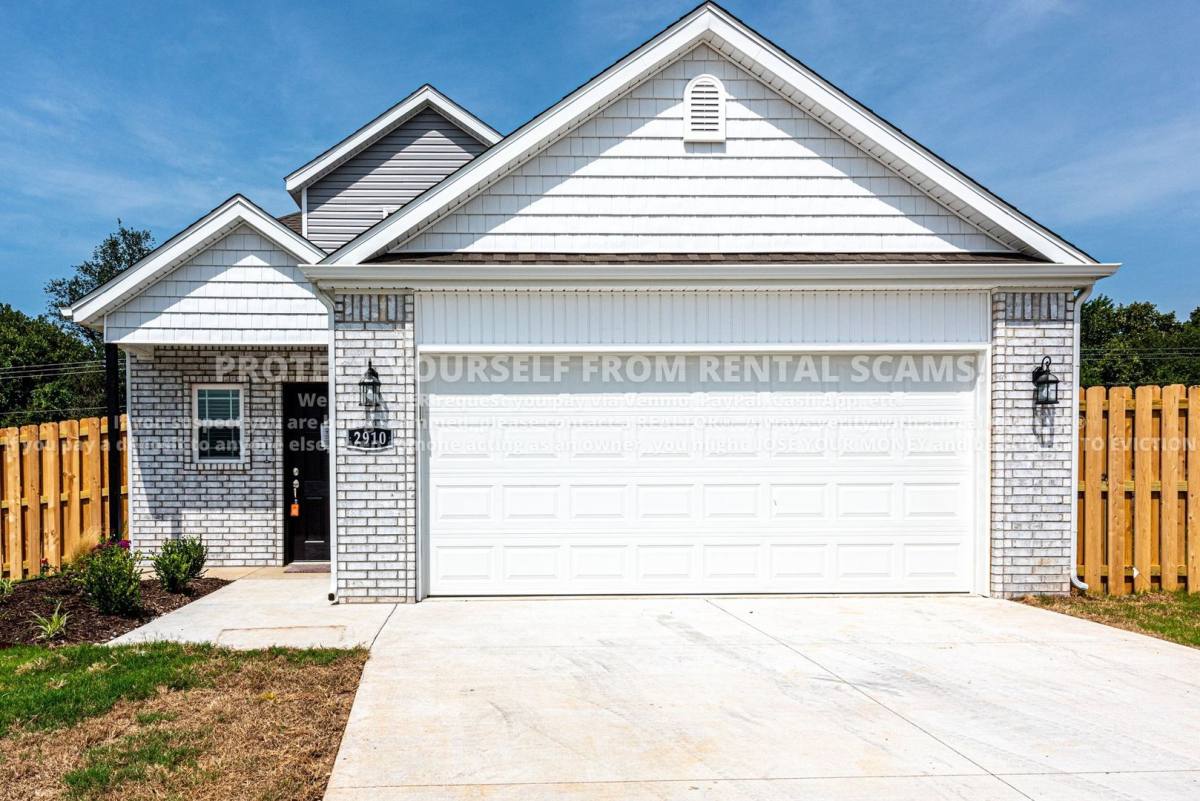 House for rent at 2910 7th St, Rogers, AR 72758