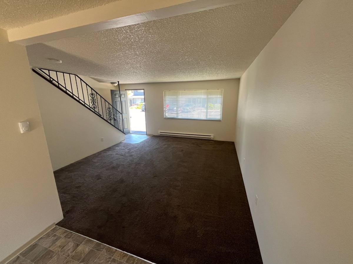Townhouse for rent at 1007 75th St SE, Everett, WA 98203