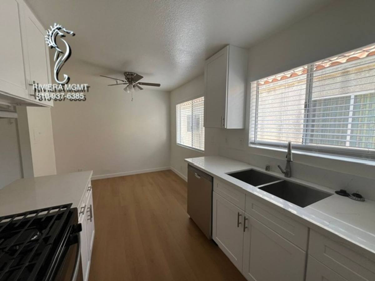 Apartment for rent at 11628 York Ave, Hawthorne, CA 90250