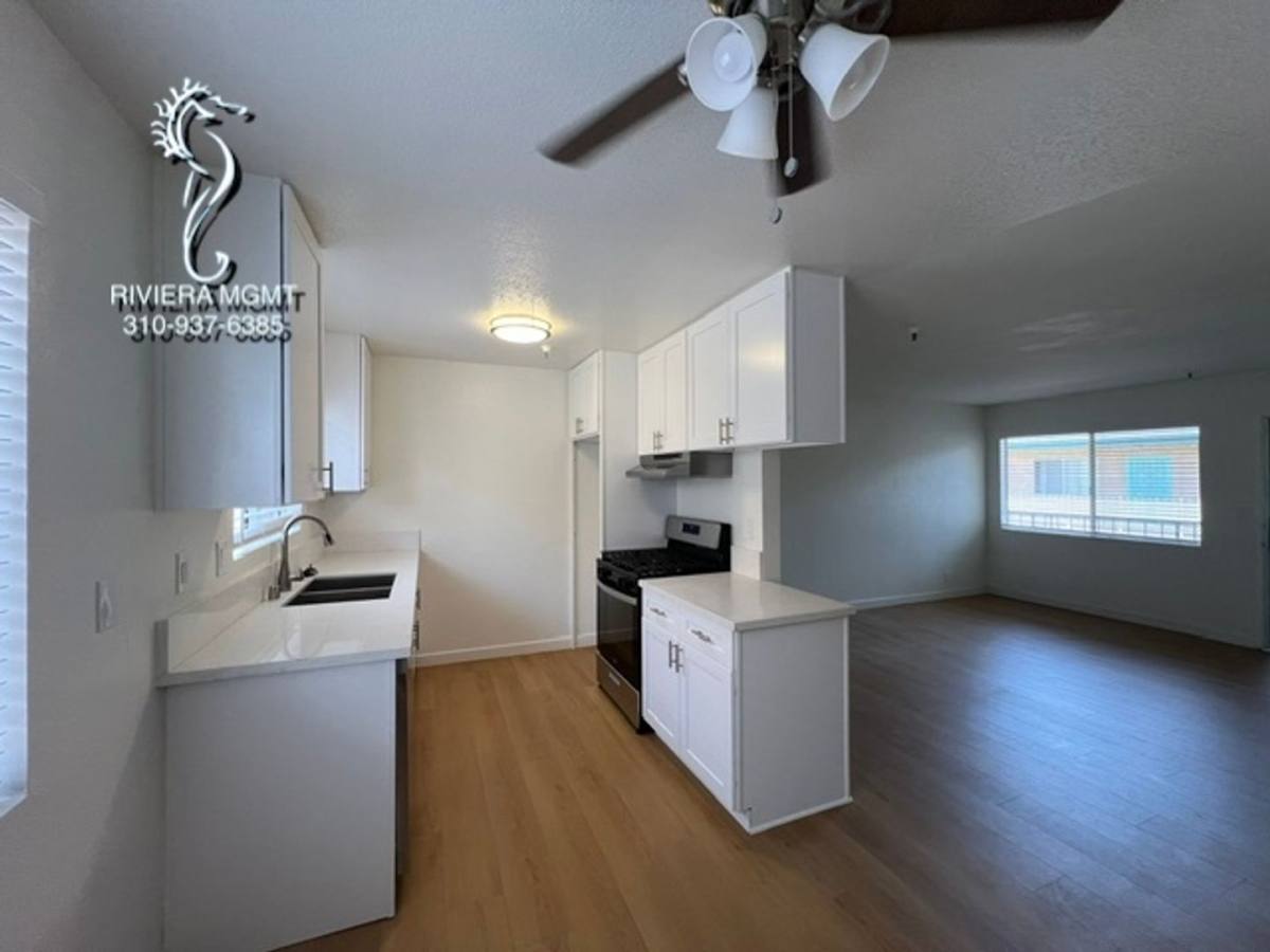 Apartment for rent at 11628 York Ave, Hawthorne, CA 90250