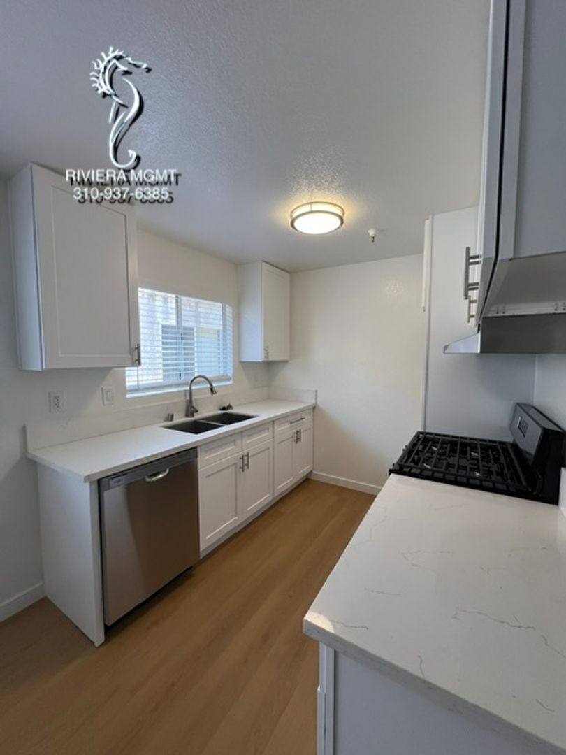 Apartment for rent at 11628 York Ave, Hawthorne, CA 90250