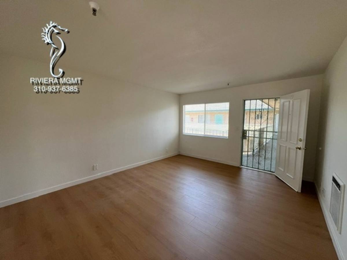 Apartment for rent at 11628 York Ave, Hawthorne, CA 90250