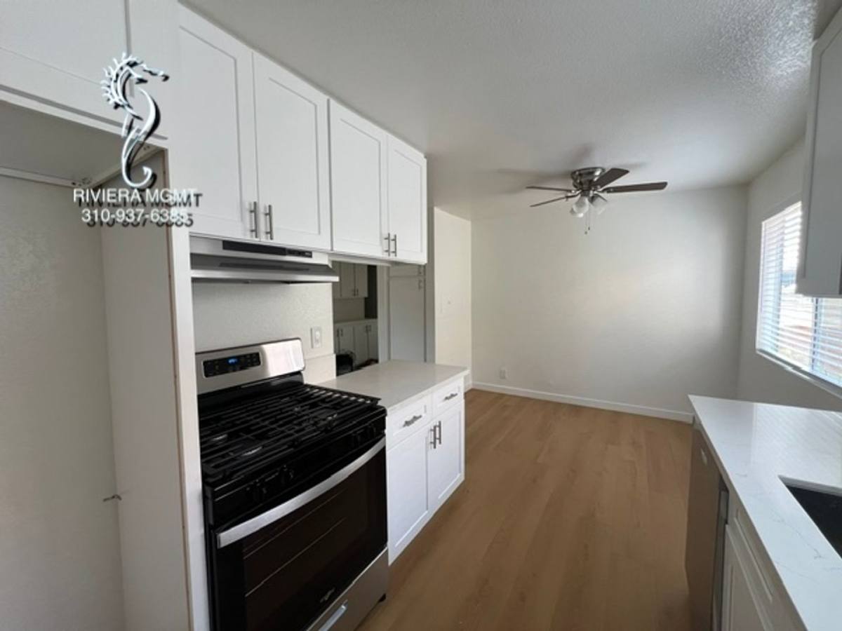 Apartment for rent at 11628 York Ave, Hawthorne, CA 90250