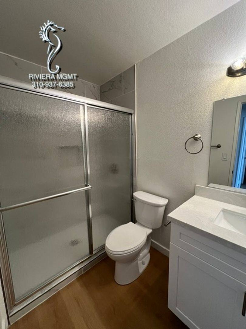 Apartment for rent at 11628 York Ave, Hawthorne, CA 90250