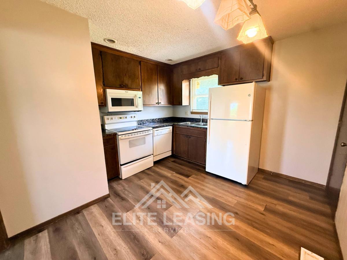 House for rent at 2745 SW Arrowhead Rd, Topeka, KS 66614