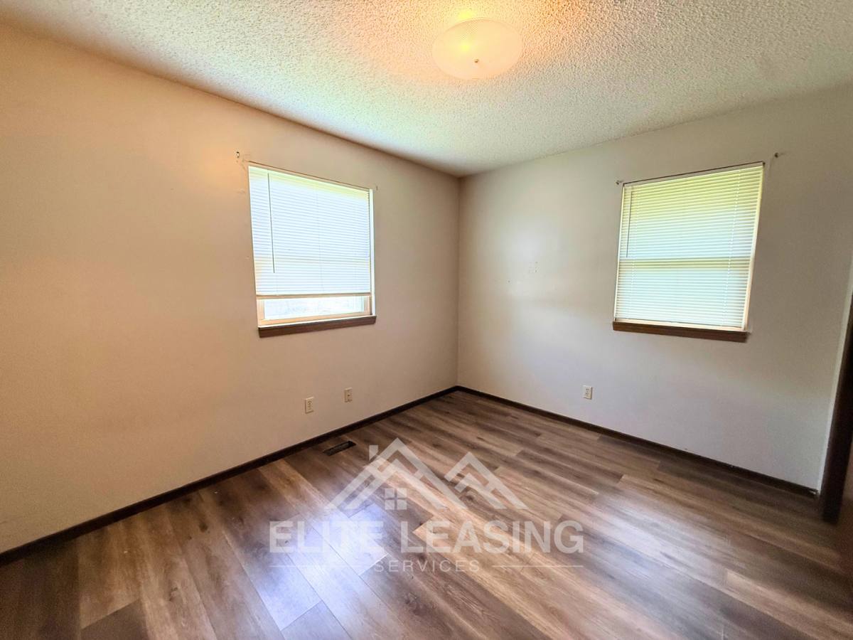 House for rent at 2745 SW Arrowhead Rd, Topeka, KS 66614