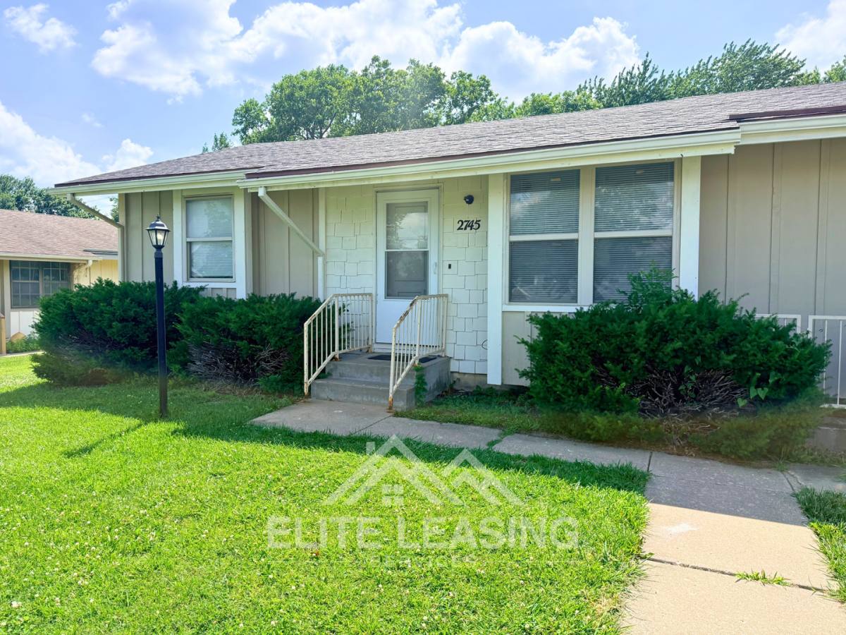 House for rent at 2745 SW Arrowhead Rd, Topeka, KS 66614