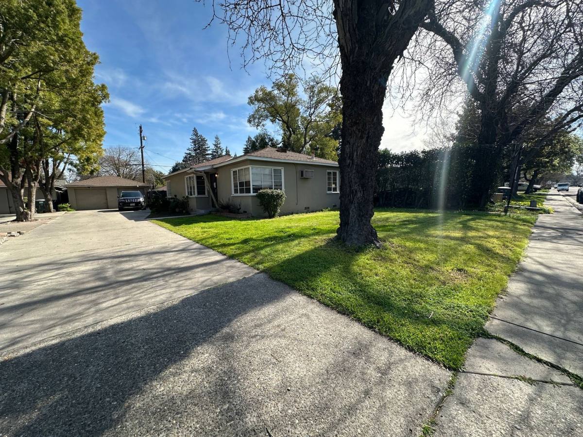 Apartment for rent at 1012 & 1014 Hackberry Ave, Modesto, CA 95350