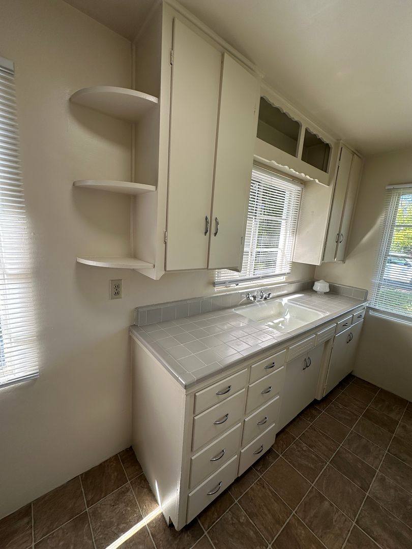 Apartment for rent at 1012 & 1014 Hackberry Ave, Modesto, CA 95350