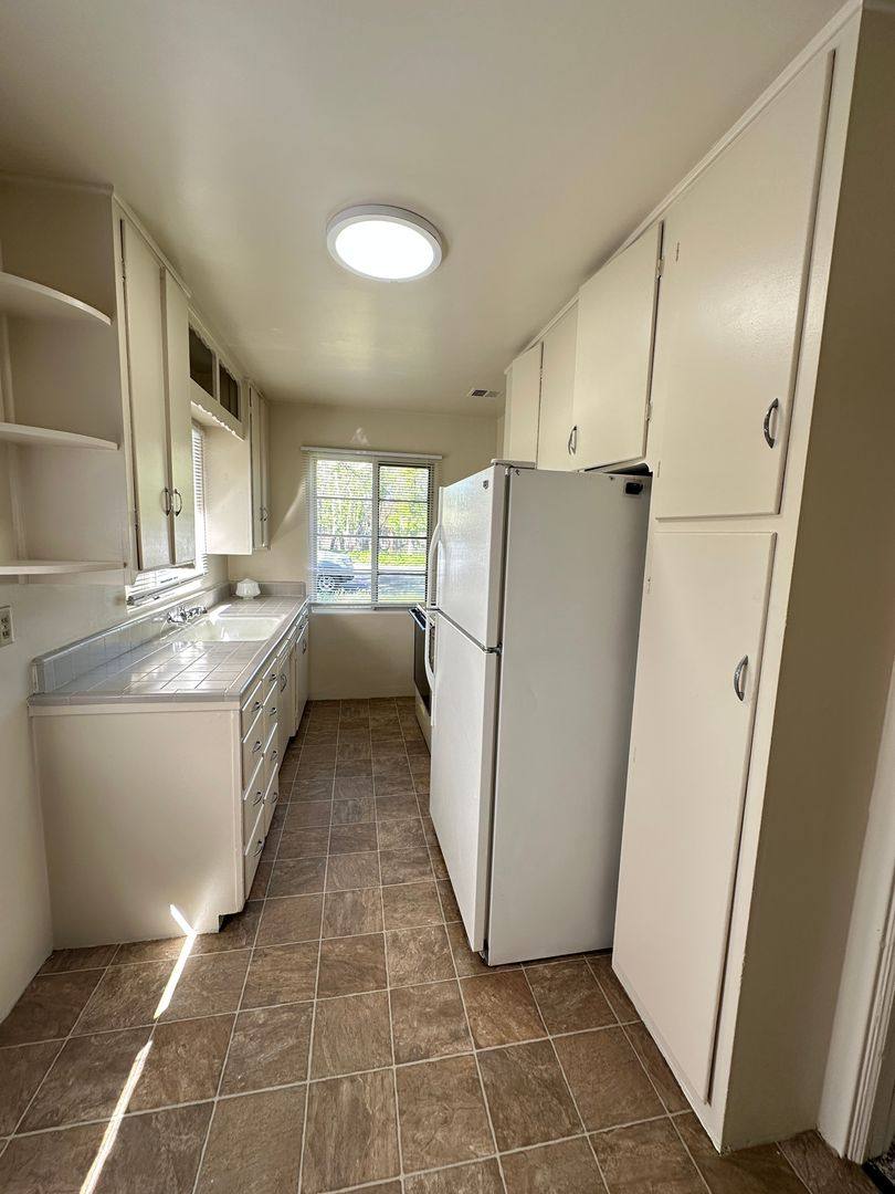 Apartment for rent at 1012 & 1014 Hackberry Ave, Modesto, CA 95350