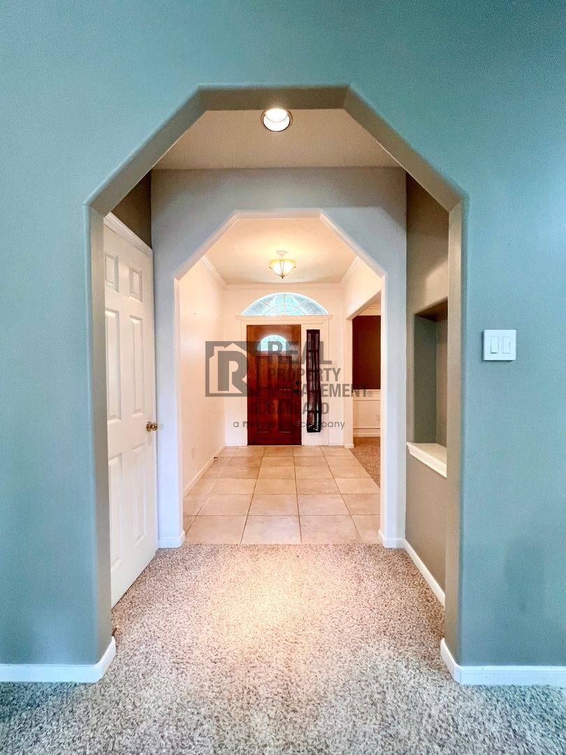House for rent at 5103 Plantation Colony Dr, Sugar Land, TX 77478