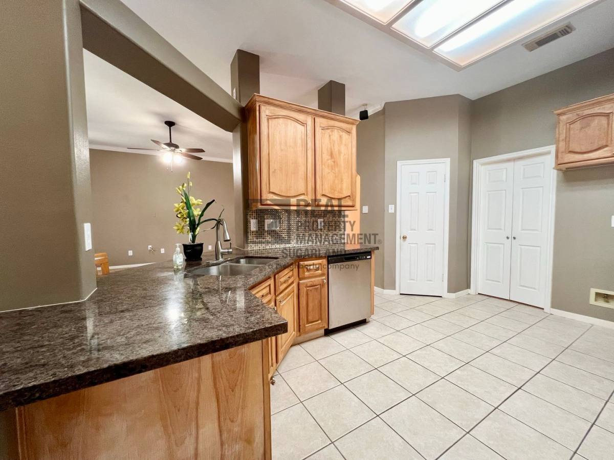 House for rent at 5103 Plantation Colony Dr, Sugar Land, TX 77478