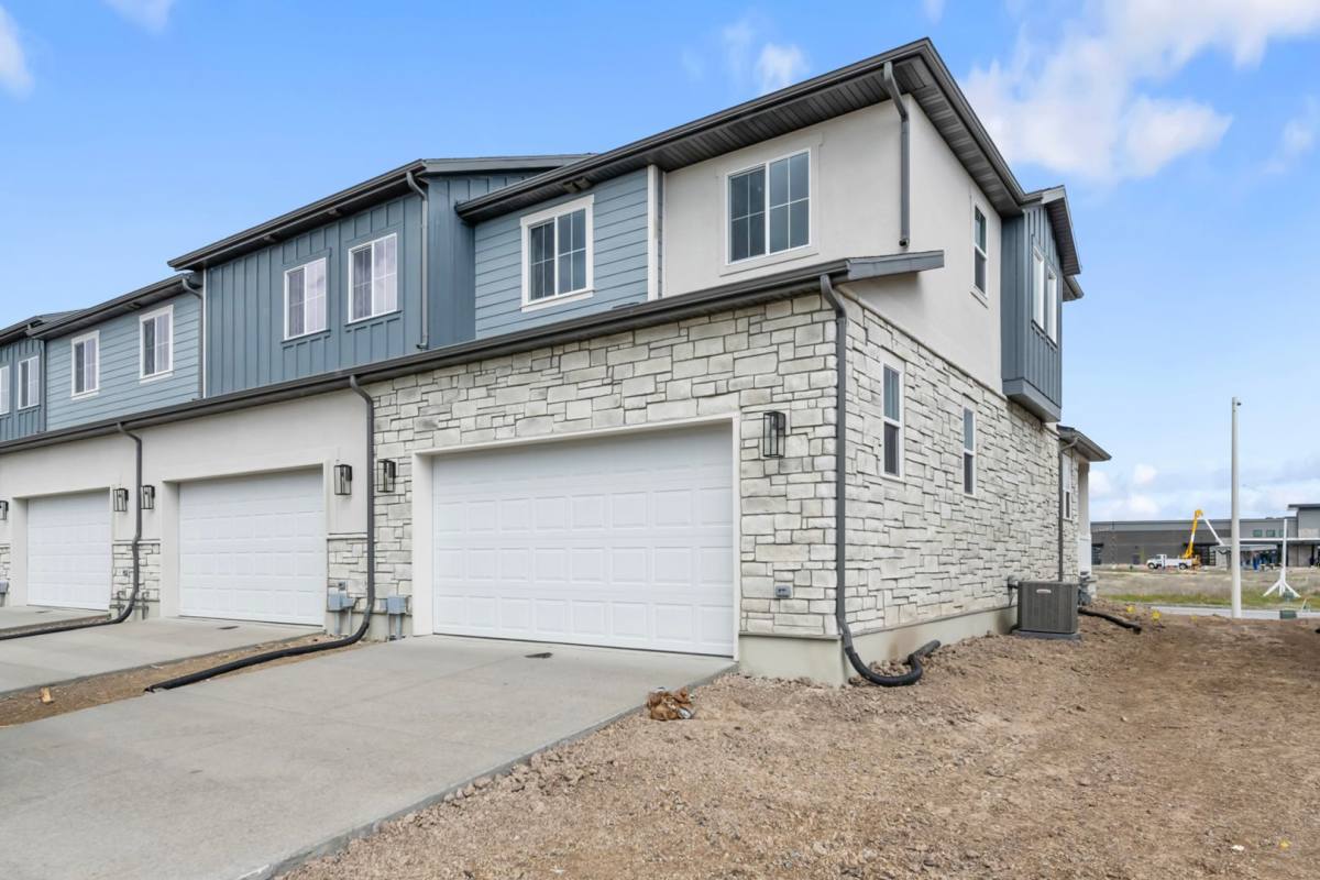 Townhouse for rent at 6659 N Monument Peak, Eagle Mountain, UT 84005
