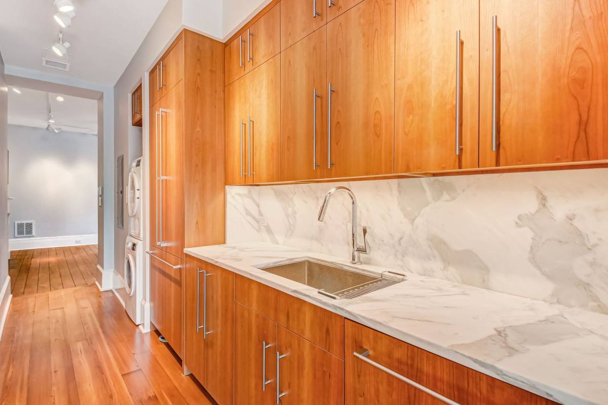 Apartment for rent at 31 E Jones St, Savannah, GA 31401