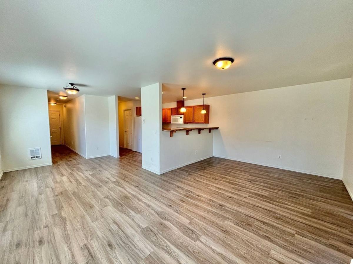 Apartment for rent at 1245 & 1247 SW, Redmond, OR 97756