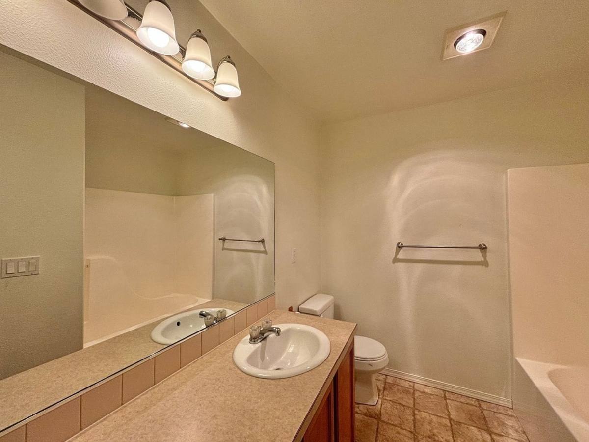 Apartment for rent at 1245 & 1247 SW, Redmond, OR 97756