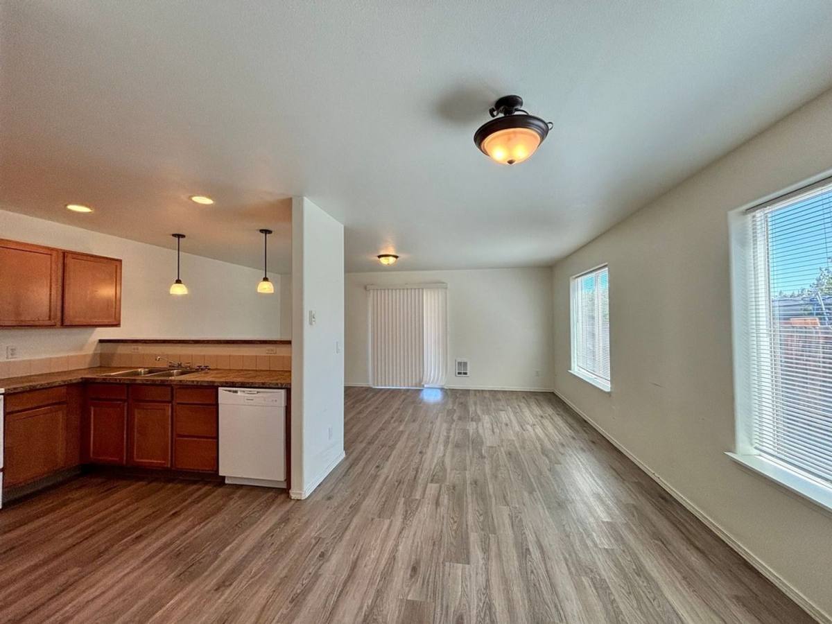 Apartment for rent at 1245 & 1247 SW, Redmond, OR 97756