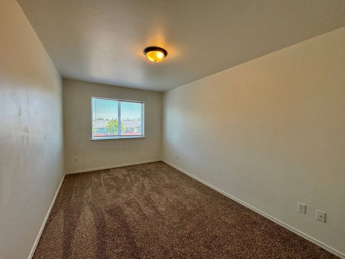 Apartment for rent at 1245 & 1247 SW, Redmond, OR 97756