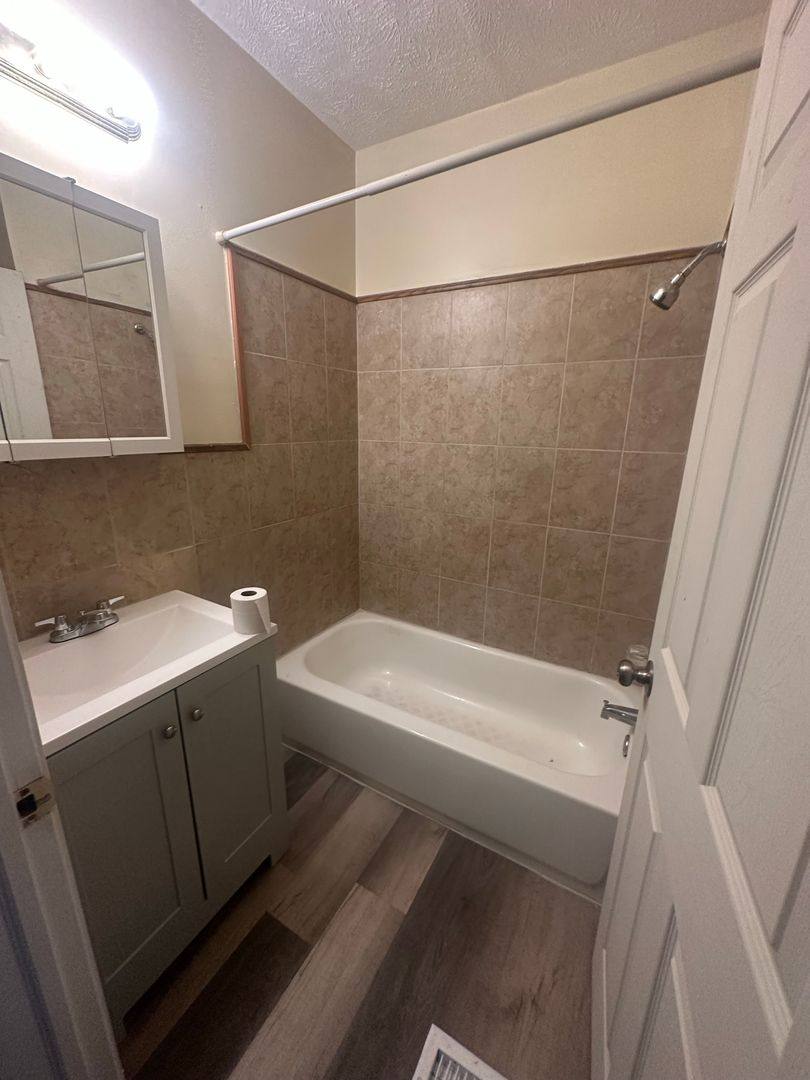Apartment for rent at 1005 E, Cleveland, OH 44108