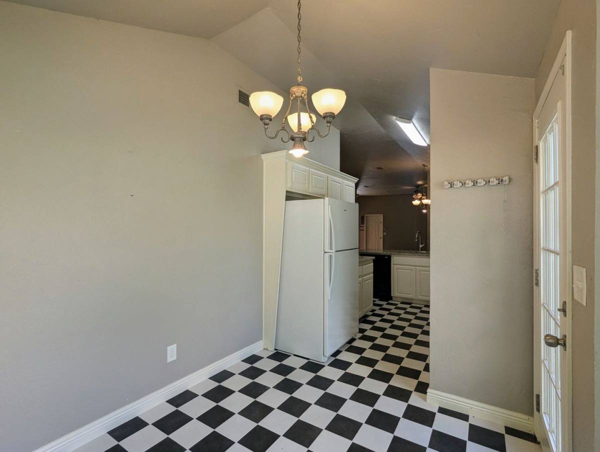 House for rent at 1005 Valley Court, Edmond, OK 73012