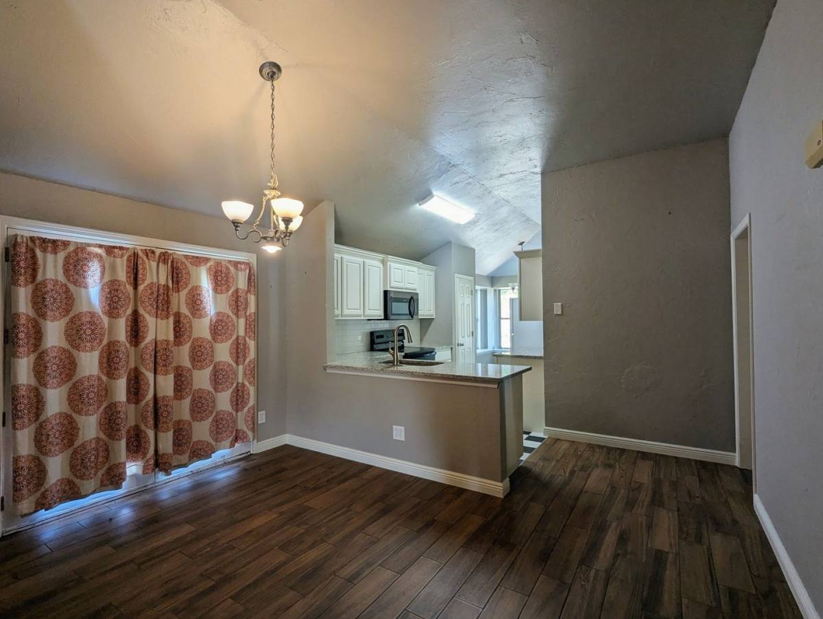 House for rent at 1005 Valley Court, Edmond, OK 73012