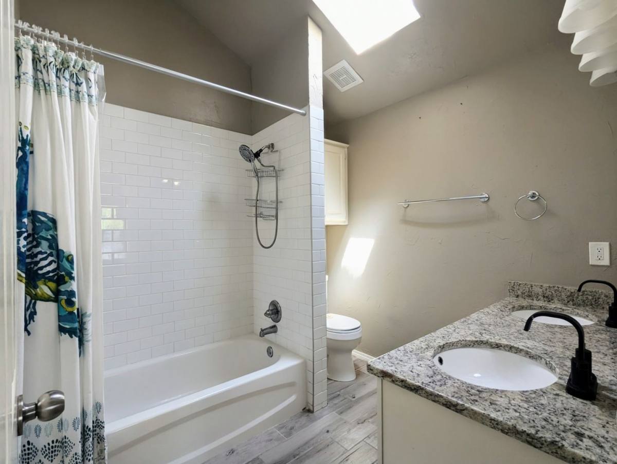 House for rent at 1005 Valley Court, Edmond, OK 73012