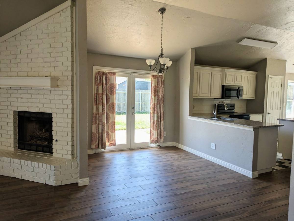 House for rent at 1005 Valley Court, Edmond, OK 73012