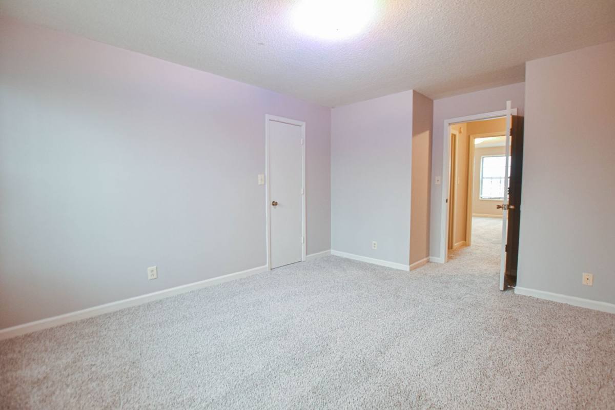 Apartment for rent at 1533 E Knollwood Circle, Clarksville, TN 37043