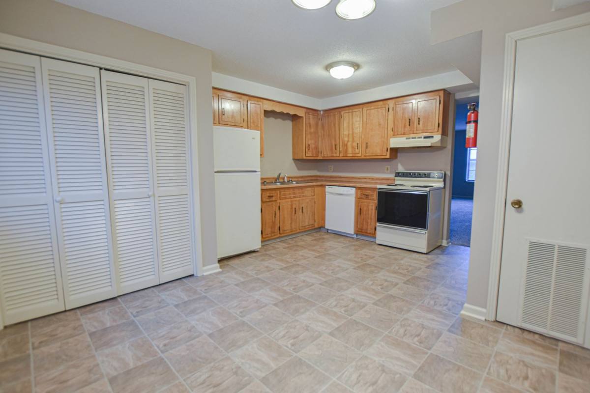 Apartment for rent at 1533 E Knollwood Circle, Clarksville, TN 37043