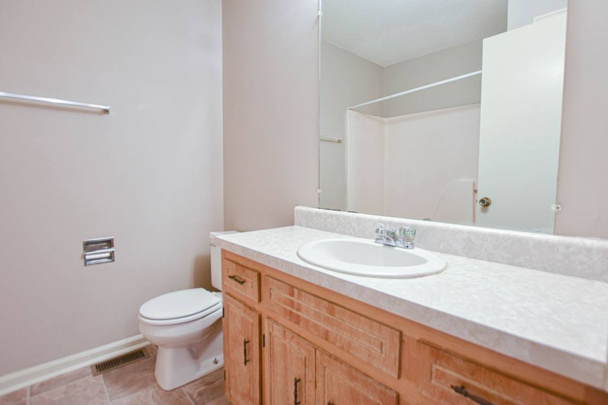 Apartment for rent at 1533 E Knollwood Circle, Clarksville, TN 37043