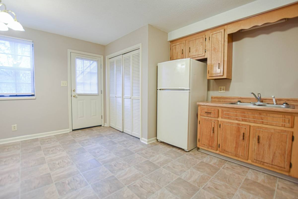 Apartment for rent at 1533 E Knollwood Circle, Clarksville, TN 37043