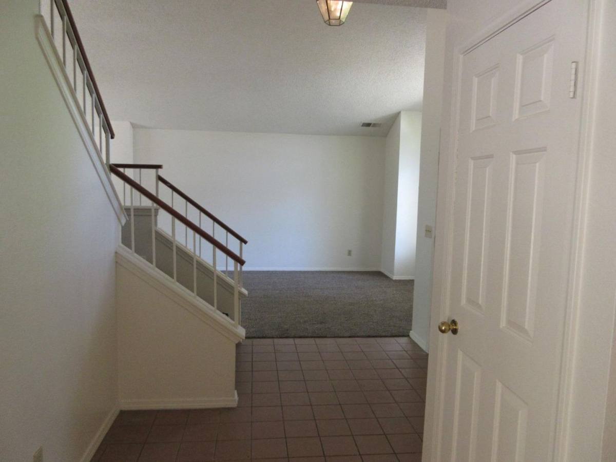 House for rent at 993 E Edgemont Dr, Fresno, CA 93720