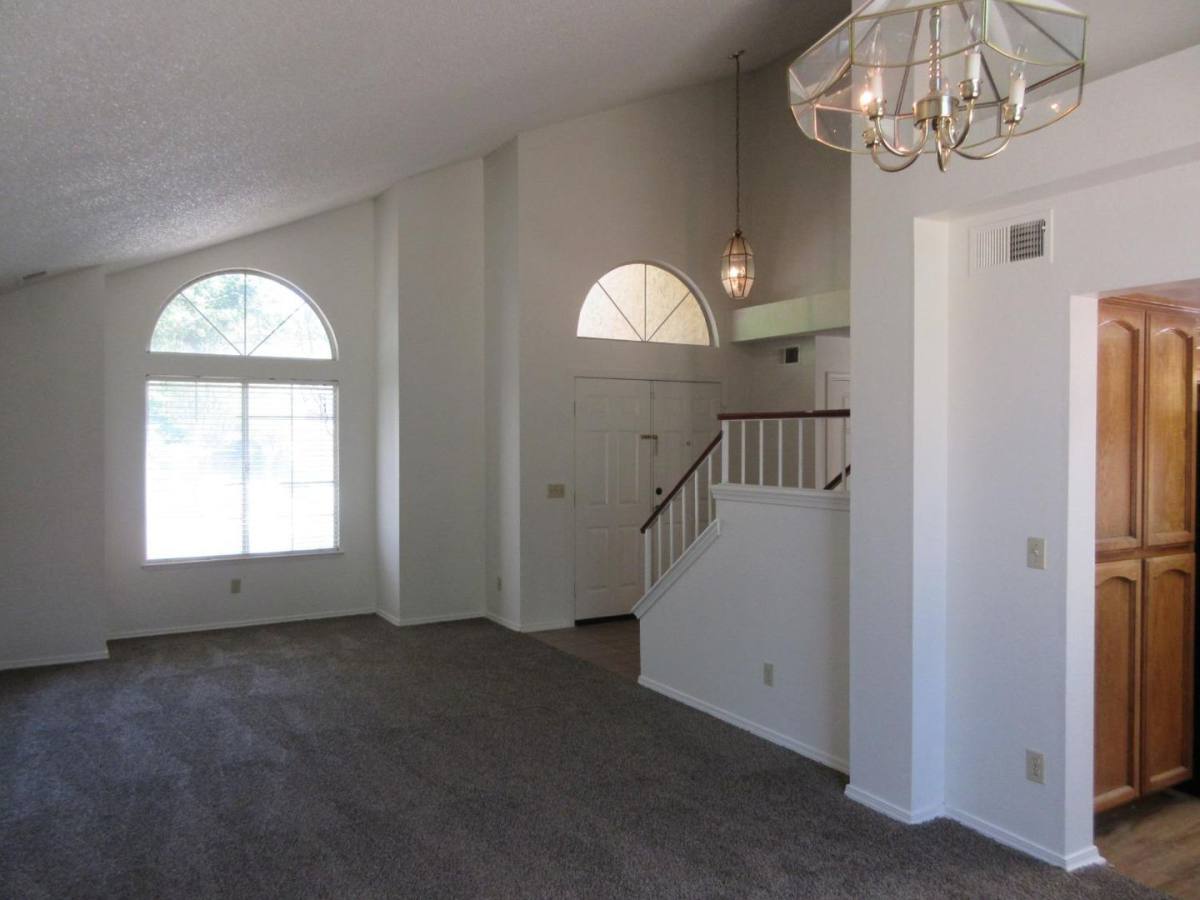 House for rent at 993 E Edgemont Dr, Fresno, CA 93720