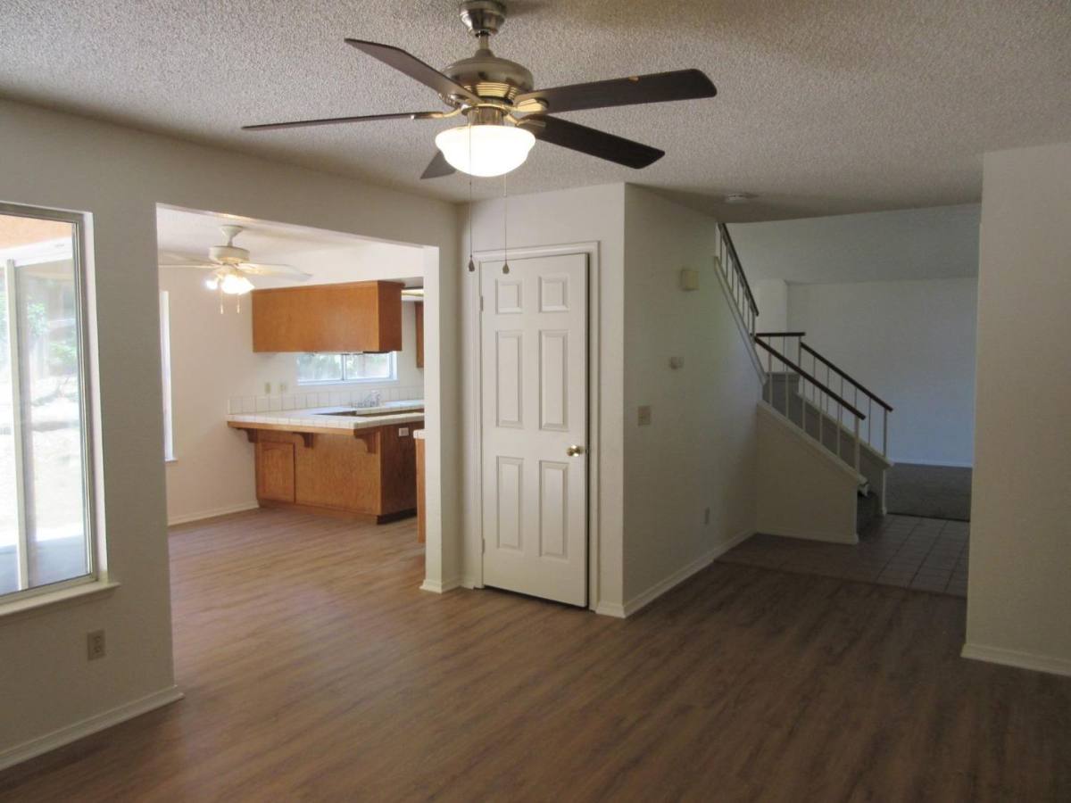 House for rent at 993 E Edgemont Dr, Fresno, CA 93720