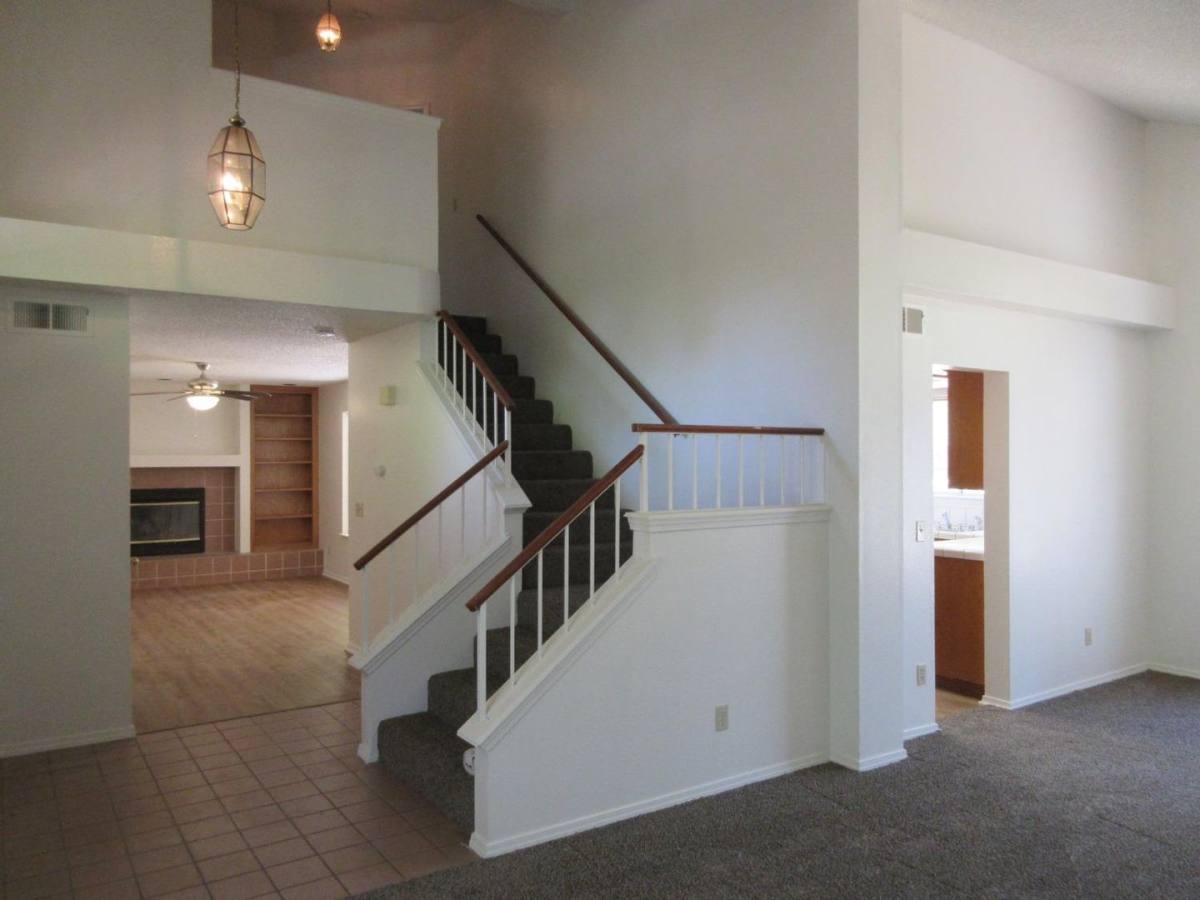 House for rent at 993 E Edgemont Dr, Fresno, CA 93720