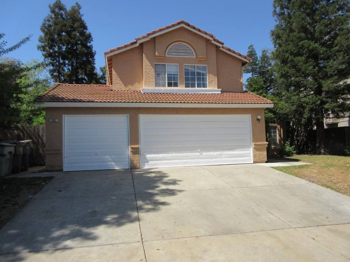 House for rent at 993 E Edgemont Dr, Fresno, CA 93720
