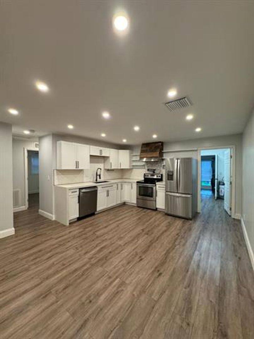 House for rent at 9422 SW 51st St, Fort Lauderdale, FL 33328