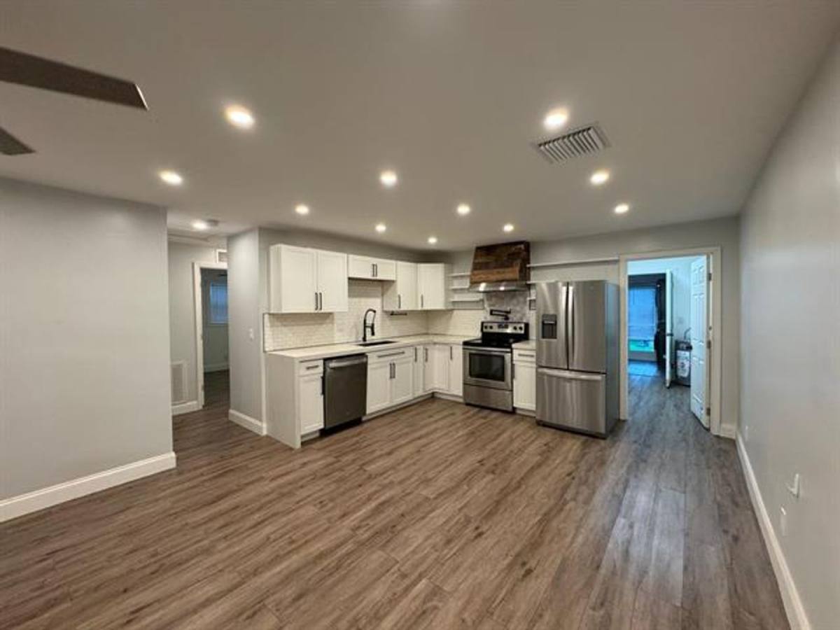 House for rent at 9422 SW 51st St, Fort Lauderdale, FL 33328