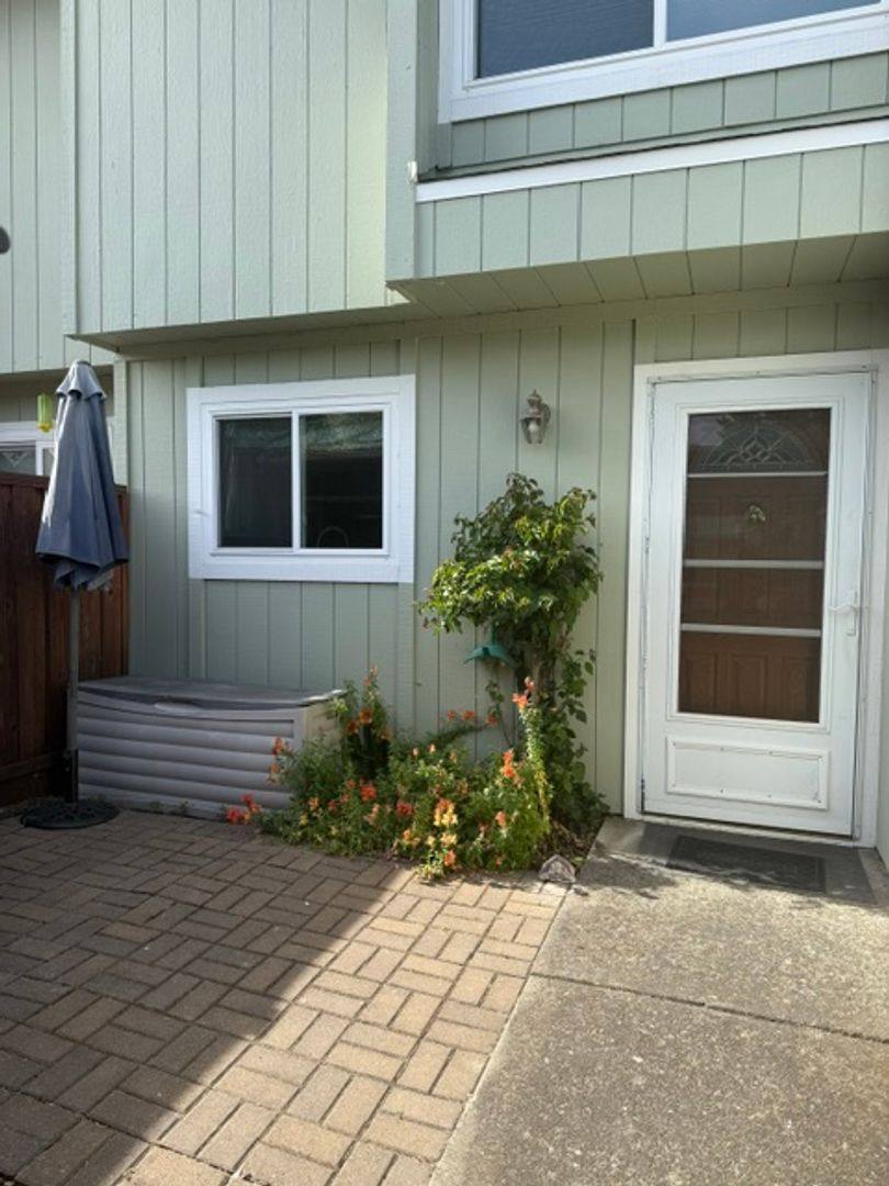 Condo for rent at 658 Racquet Club Circle, Rohnert Park, CA 94928