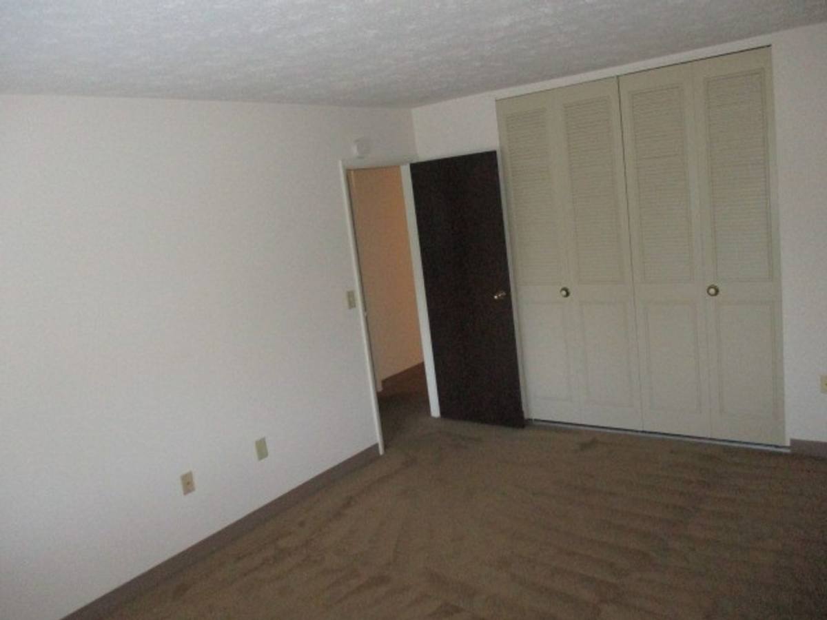 Apartment for rent at 500 Lee Dr, Coraopolis, PA 15108