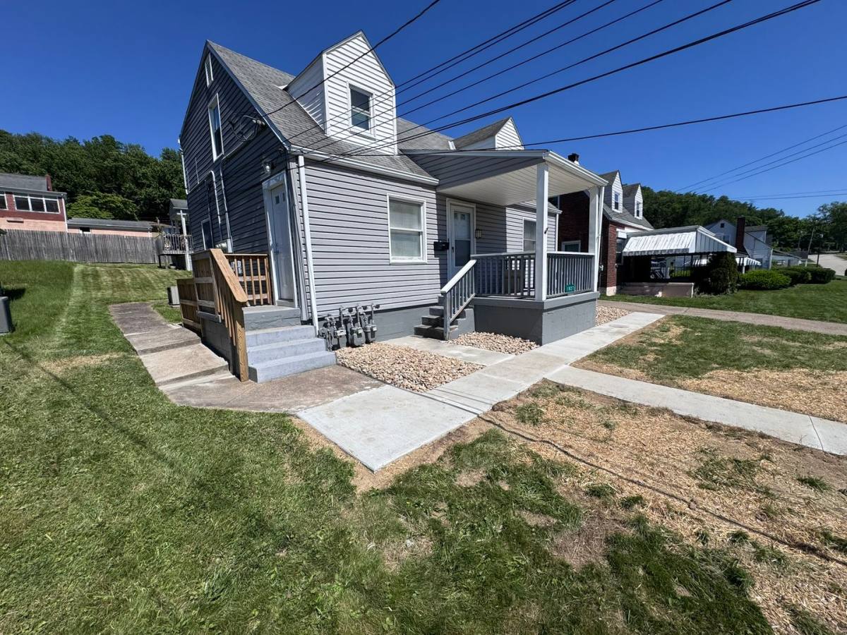 Apartment for rent at 1827 California Ave, McKeesport, PA 15131