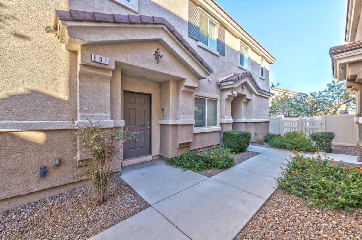 Townhouse for rent at 10096 Sunset Palisades Way, Las Vegas, NV 89183