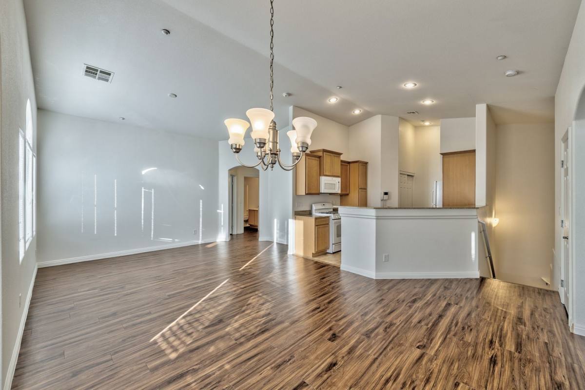 Townhouse for rent at 10096 Sunset Palisades Way, Las Vegas, NV 89183
