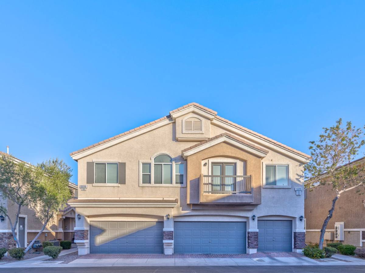 Townhouse for rent at 10096 Sunset Palisades Way, Las Vegas, NV 89183