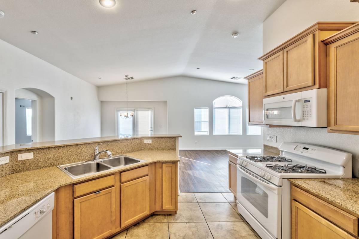 Townhouse for rent at 10096 Sunset Palisades Way, Las Vegas, NV 89183